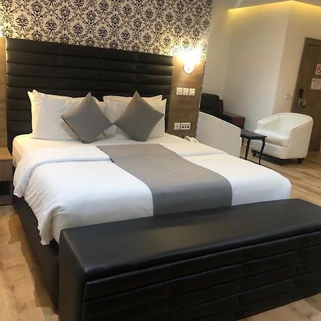 Crownsville Hotel - Airport Road Port Harcourt Exterior foto