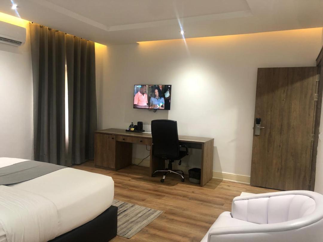 Crownsville Hotel - Airport Road Port Harcourt Exterior foto